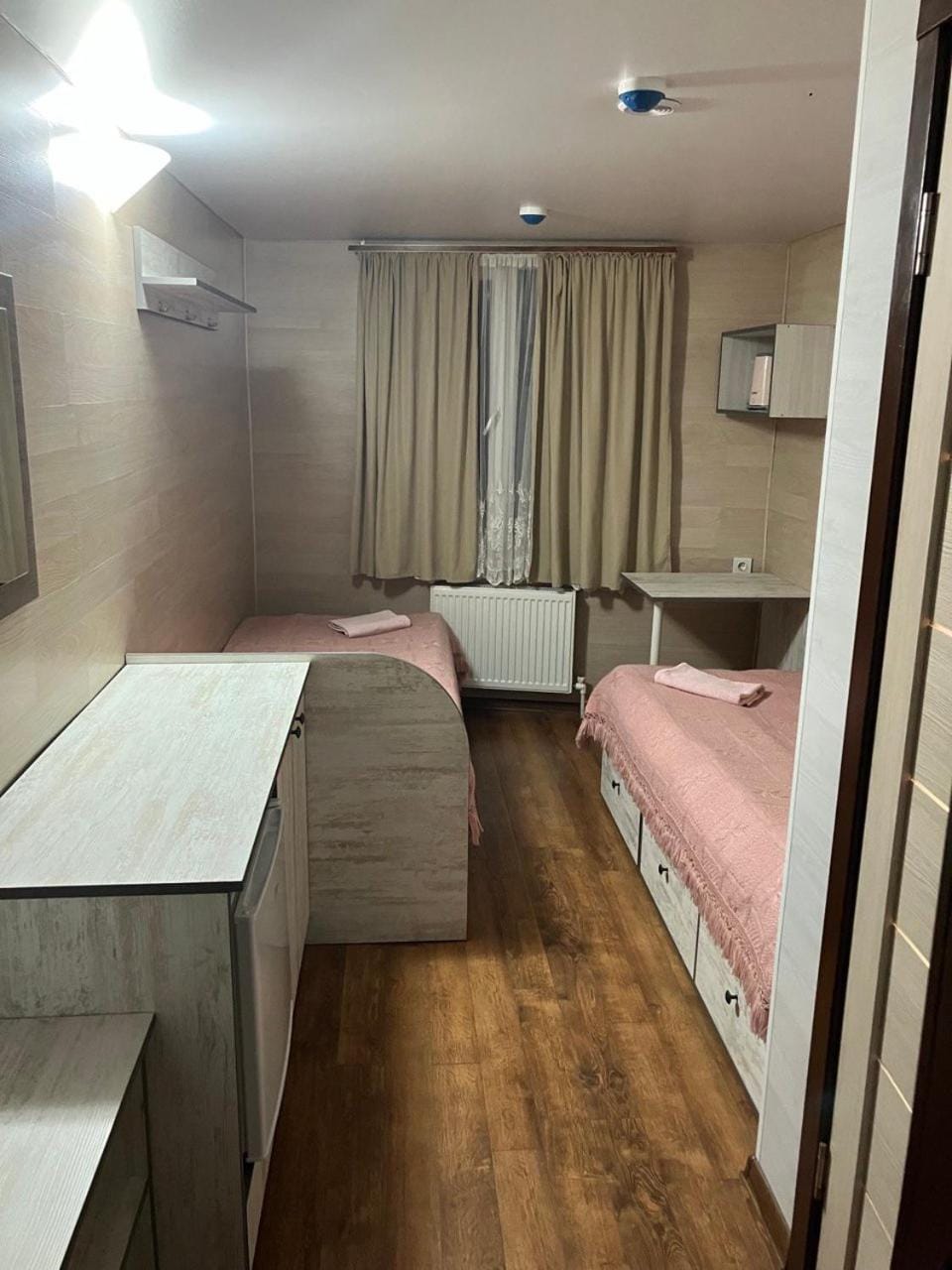 Bed, Photo of the whole room, Bedroom, air conditioner
