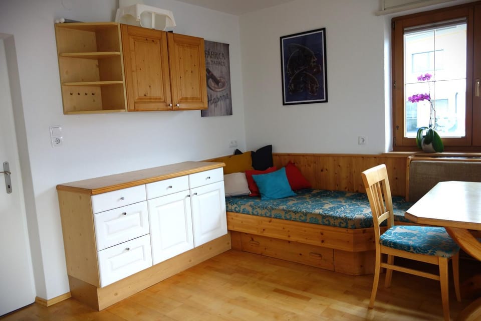 Kitchen or kitchenette, Seating area, Dining area