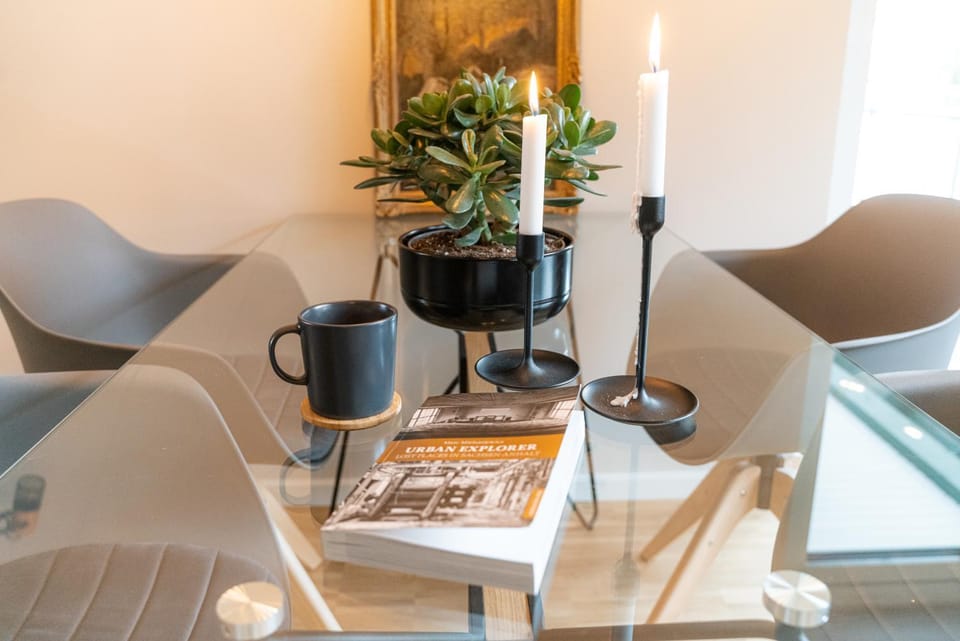 Living room, Dining area