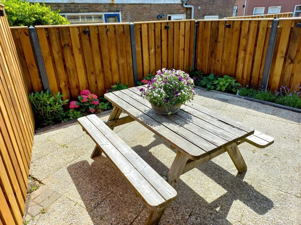 Property building, Balcony/Terrace, Balcony/Terrace