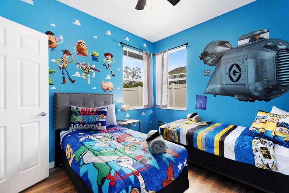 Spacious Disney Themed 5Bed Villa! Private Heated Enclosed Pool/Spa/BBQ! House in Four Corners