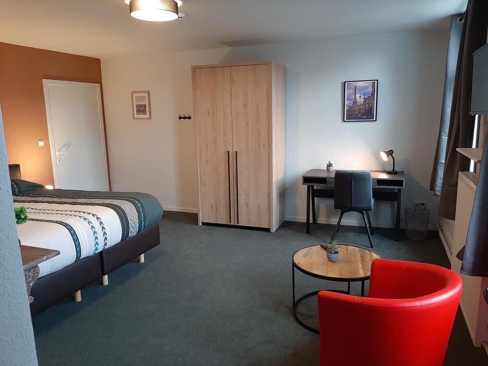Bed, Photo of the whole room, hair dresser, wardrobe