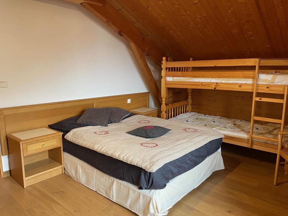 Bed, Bedroom, bunk bed