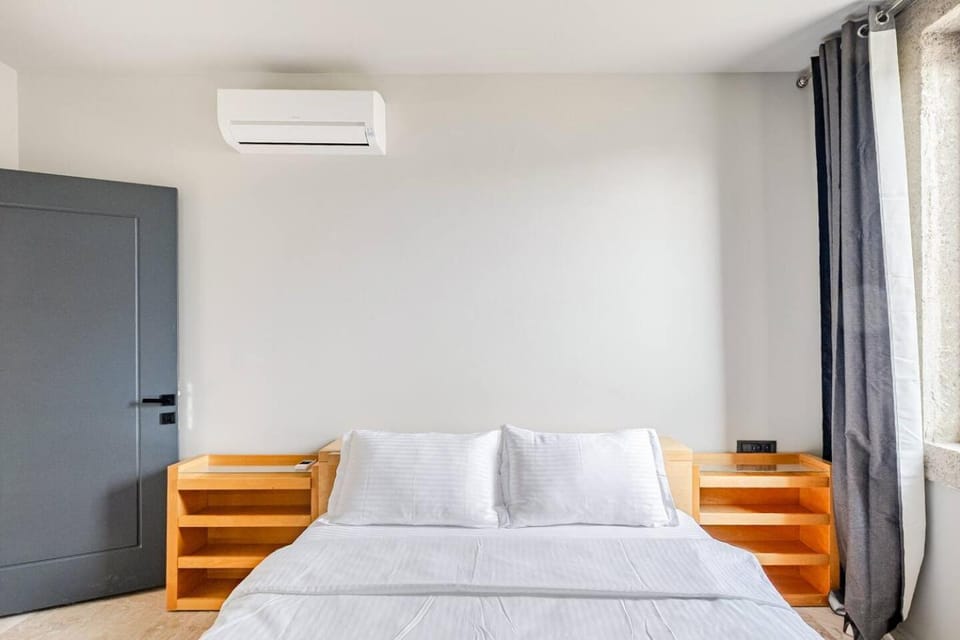 Bedroom, air conditioner