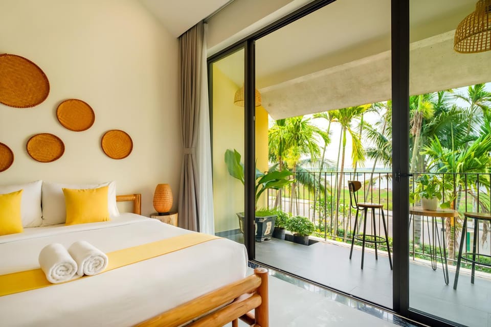 Balcony/Terrace, Photo of the whole room, Bedroom, Lake view