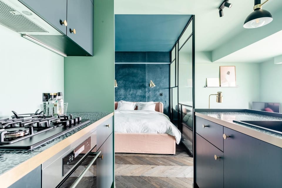 Bed, Kitchen or kitchenette, Bedroom