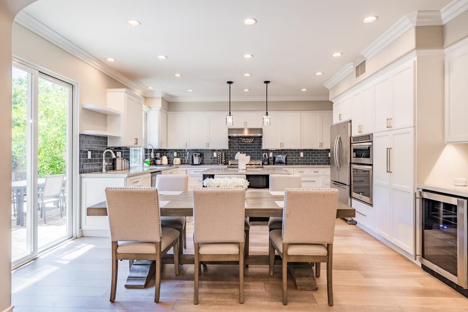 Kitchen or kitchenette, Dining area, Garden view, pet friendly, stove