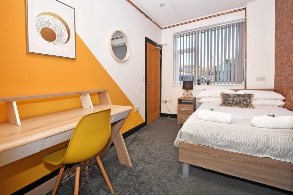 Bed, Photo of the whole room, Bedroom
