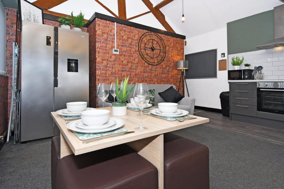 Kitchen or kitchenette, Dining area, minibar, pet friendly, stove