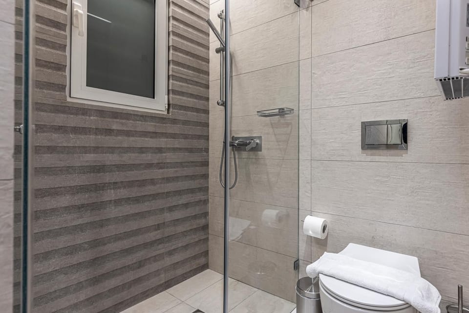 Shower, Toilet, Bathroom, towels