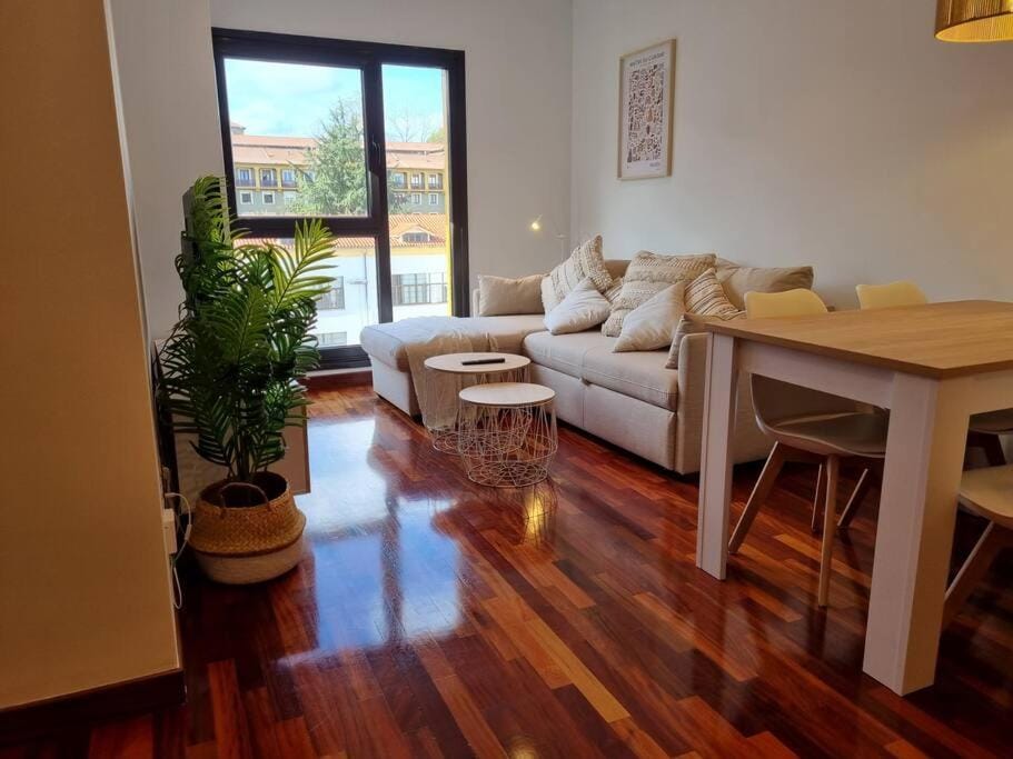 604B - Apartamento con garaje by R2R Consulting Apartment in Oviedo