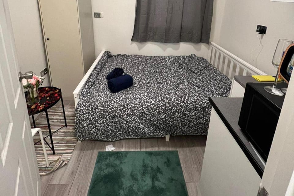 Studio - Sleeps 2 - Acton Park & Stn Close Apartment in London Borough of Ealing