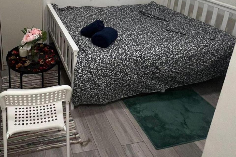 Studio - Sleeps 2 - Acton Park & Stn Close Apartment in London Borough of Ealing