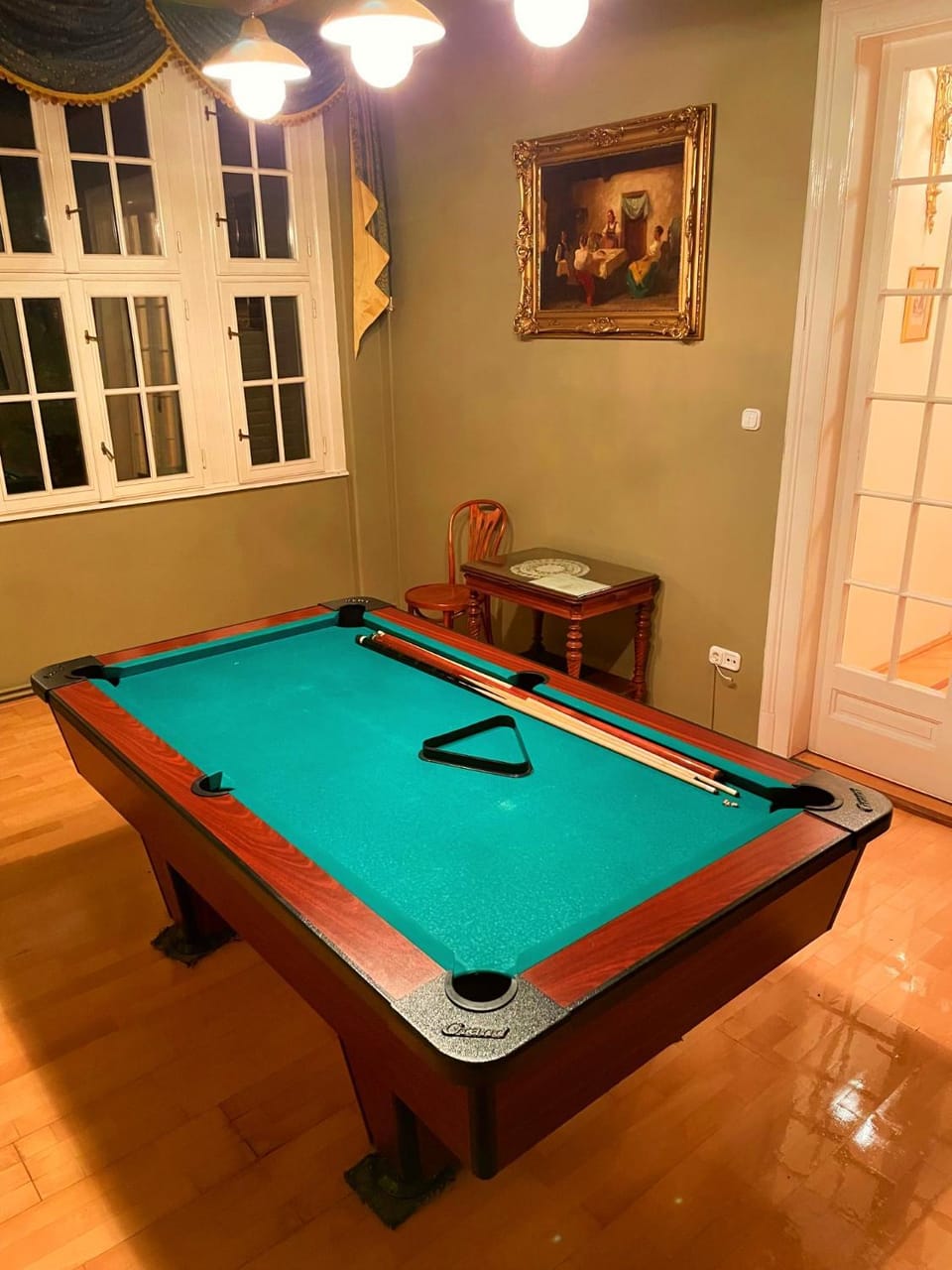 Billiard, Game Room