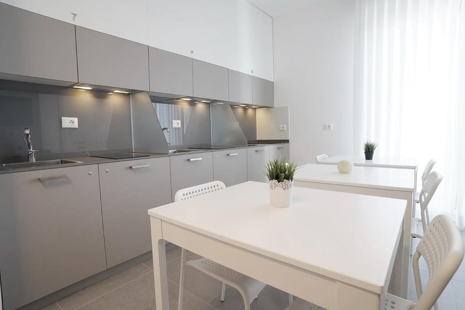 Kitchen or kitchenette, Dining area, minibar, pet friendly, stove