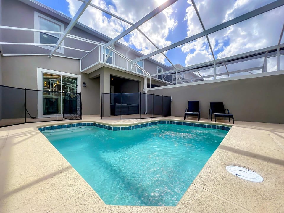 Cozy Thematic 4BR with Waterpark & Private Pool House in Haines City