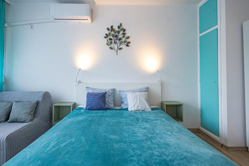 Bed, Living room, Bedroom