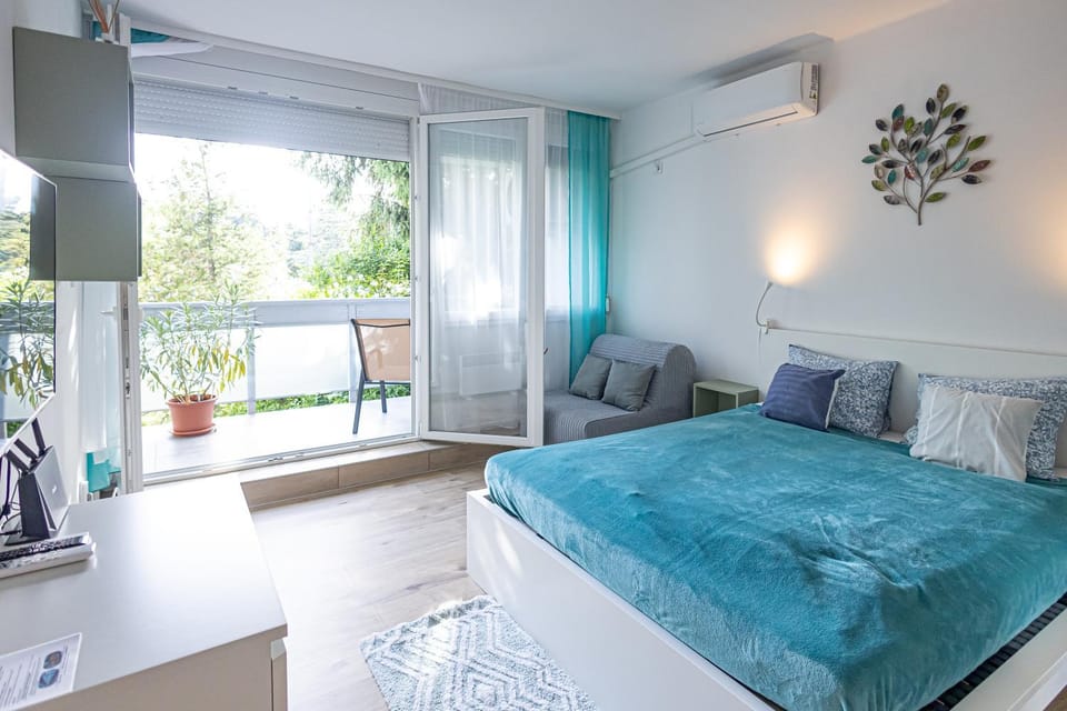 Living room, Bedroom