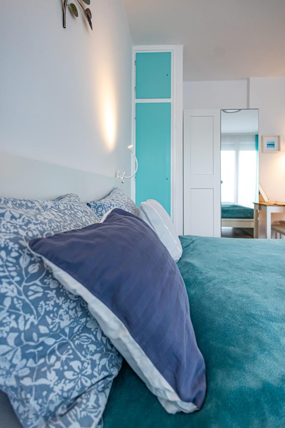 Bed, Living room, Bedroom