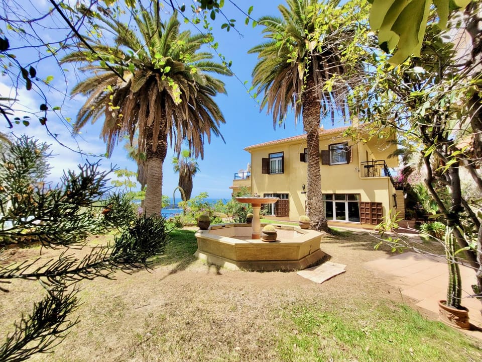 Property building, Natural landscape, Garden, Garden view, Sea view