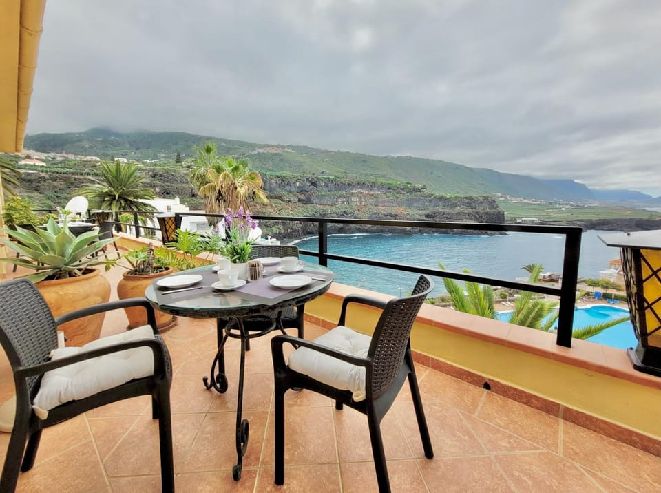 Balcony/Terrace, Seating area, Dining area, Mountain view, Sea view