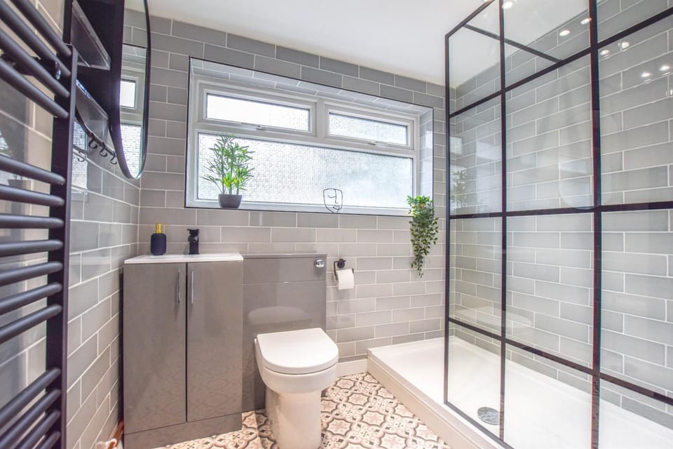 Modernistic 4-bedroom home close to City Centre House in Cardiff