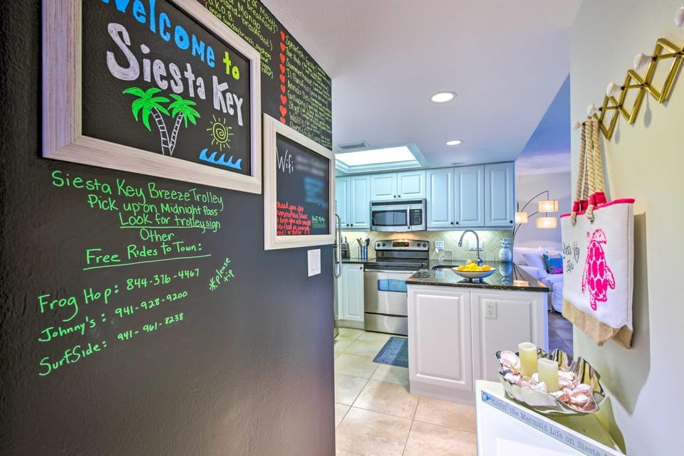 Comfortable Siesta Key Condo w/ Pool Access! House in Siesta Key