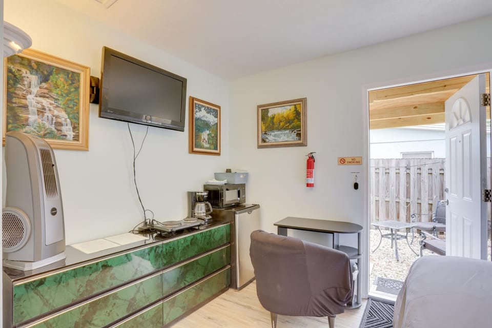 Pet-Friendly Stuart Studio Less Than 3 Mi to Downtown! Apartment in Jensen Beach