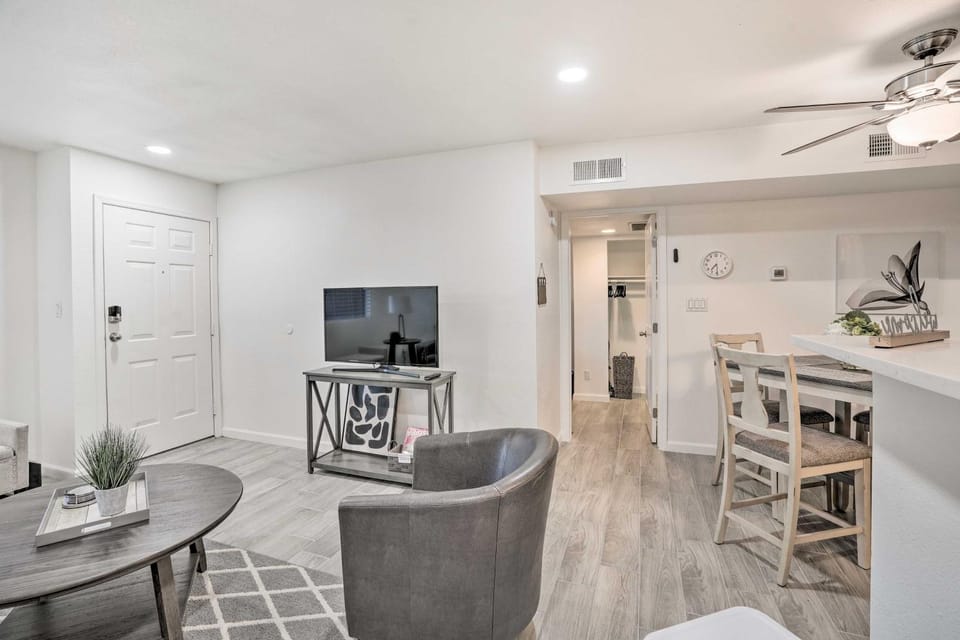 Pool Access! Condo Near Peoria Sports Complex House in Phoenix
