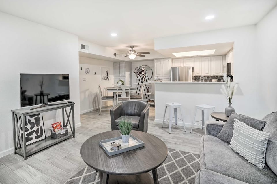 Pool Access! Condo Near Peoria Sports Complex House in Phoenix