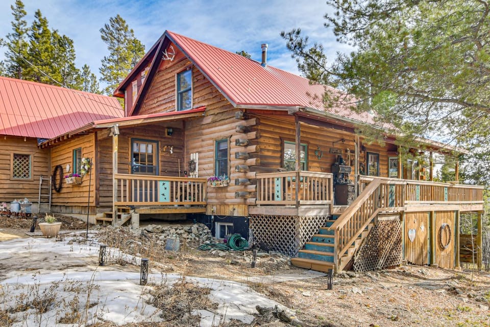 BBQs, Hikes & Fireside Nights: Cabin in Black Hawk Cabin in Colorado