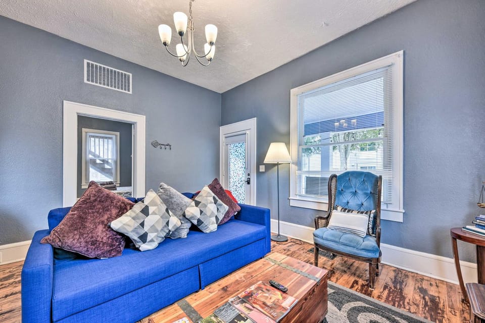 Charming Jacksonville Home ~ 2 Mi to Downtown! House in Jacksonville