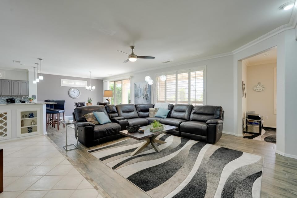Close to Golf! Sunlit Surprise Escape w/ Casita House in Sun City Grand
