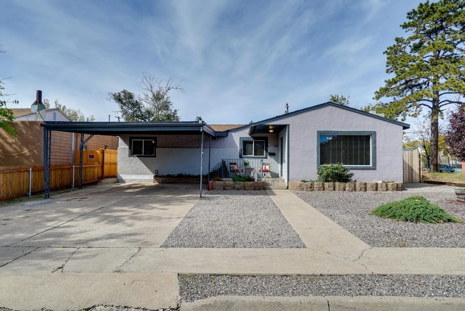 Chic Silver City Getaway w/ Patio + Gas Grill House in Silver City