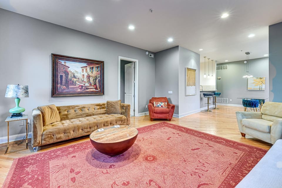 Heart of Dtwn Omaha: Historical Apt w/ Perks Apartment in Omaha