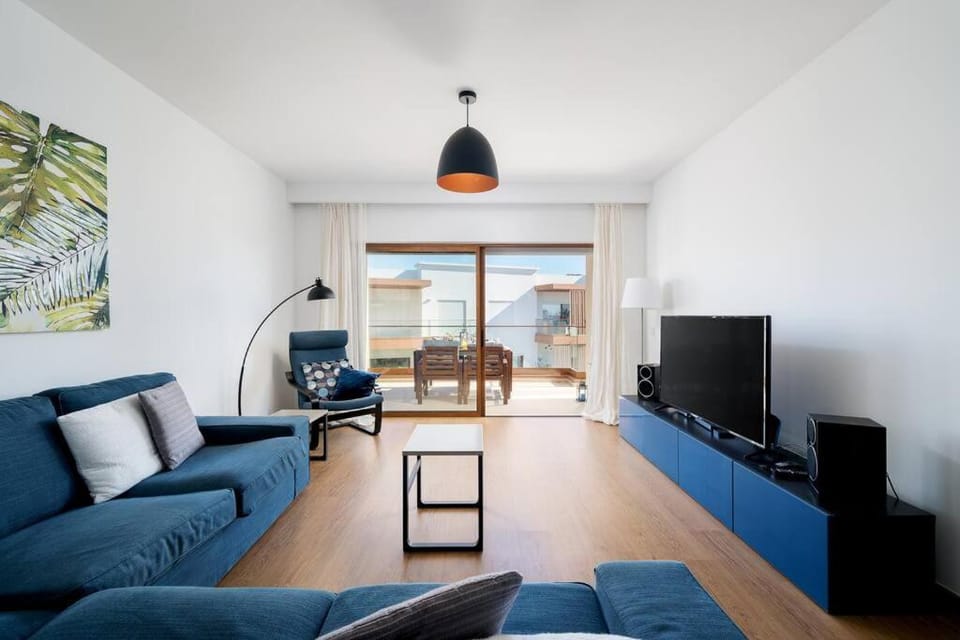 Communal lounge/ TV room, TV and multimedia, Living room