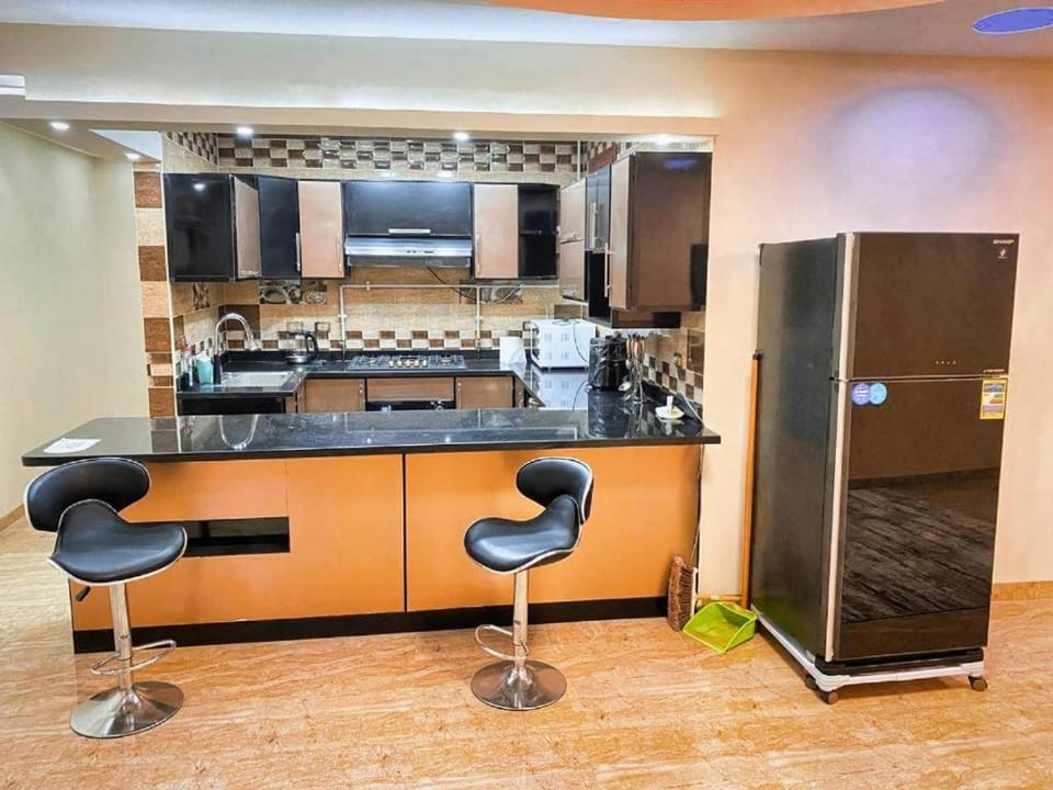 Coffee/tea facilities, Kitchen or kitchenette, stove