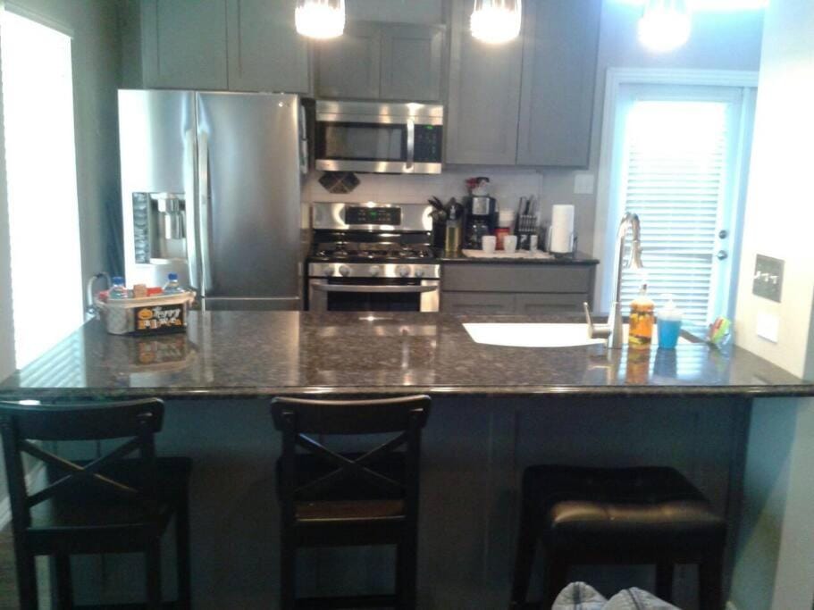 Austin Home with 3 BR, 2 BA 1st Pet Stays for Free House in Austin