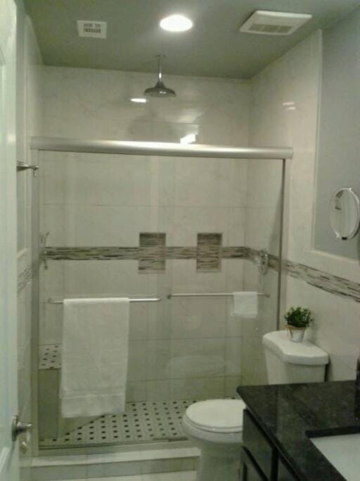 Austin Home with 3 BR, 2 BA 1st Pet Stays for Free House in Austin