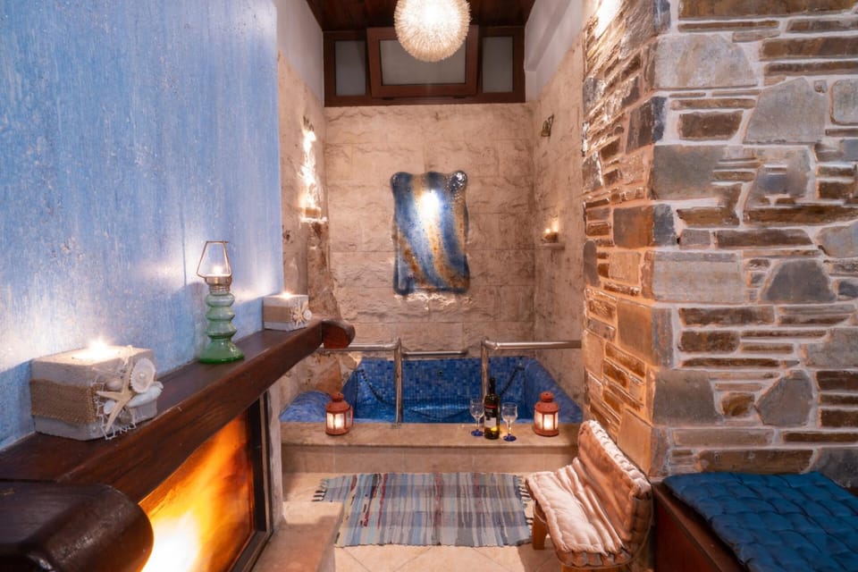 Bed, Bedroom, Swimming pool