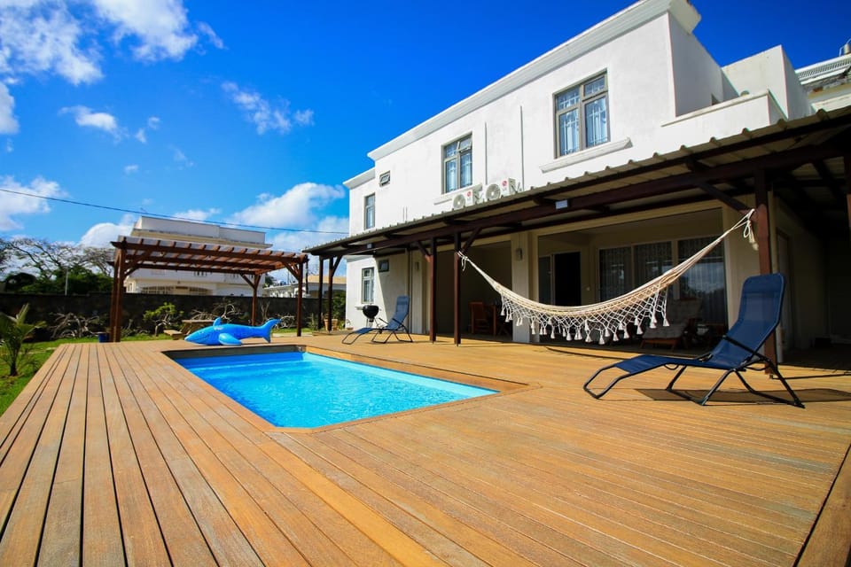 Property building, Patio, Balcony/Terrace, Pool view, Swimming pool, sunbed
