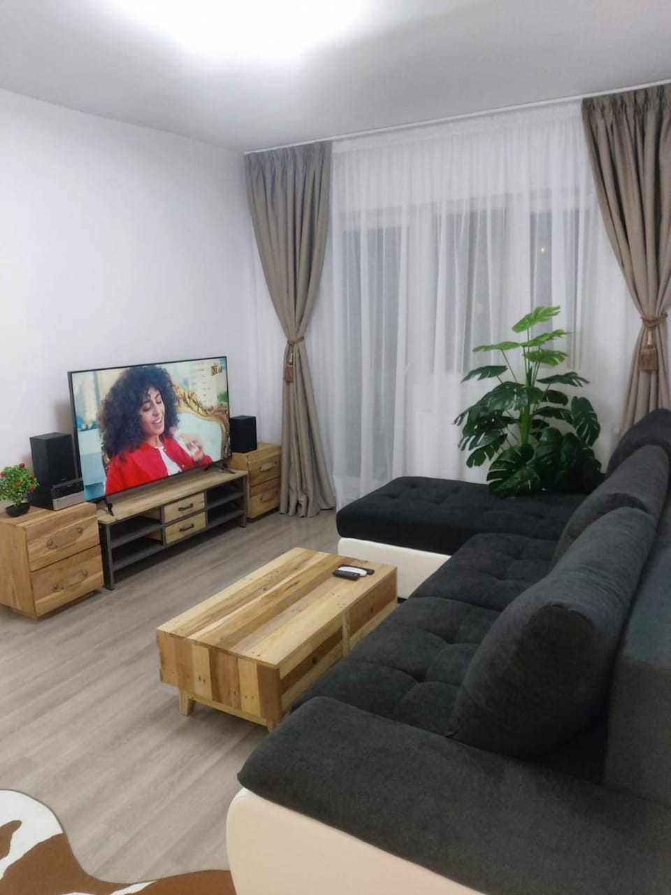 Communal lounge/ TV room, TV and multimedia, Living room, Seating area, Evening entertainment
