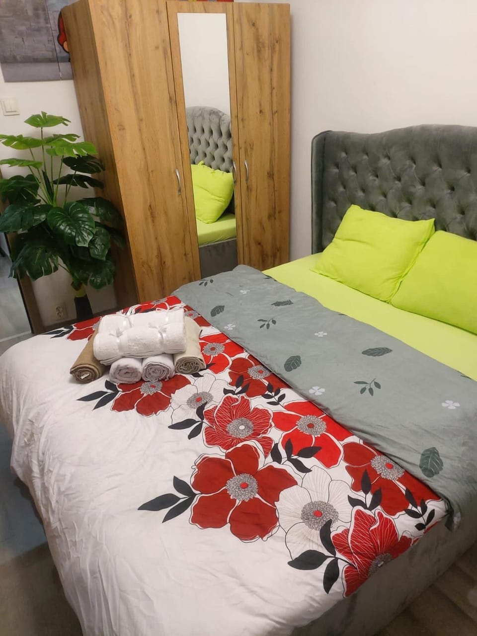 Bed, Photo of the whole room, Bedroom