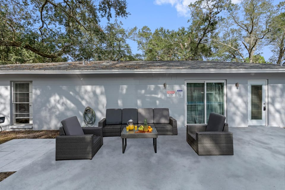 Breathtaking & Renovated Tampa Heated Pool House House in Tampa