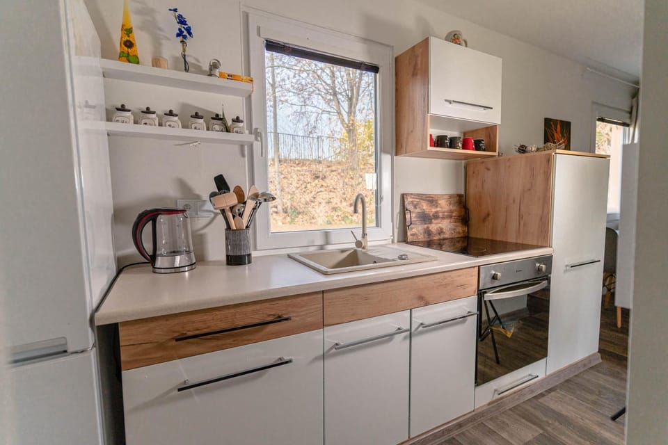 Kitchen or kitchenette, pet friendly, stove