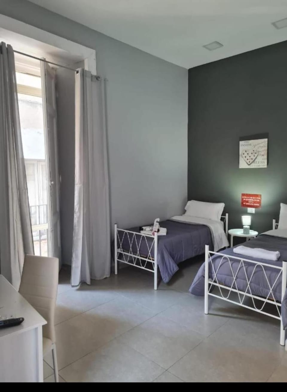 Photo of the whole room, Bedroom