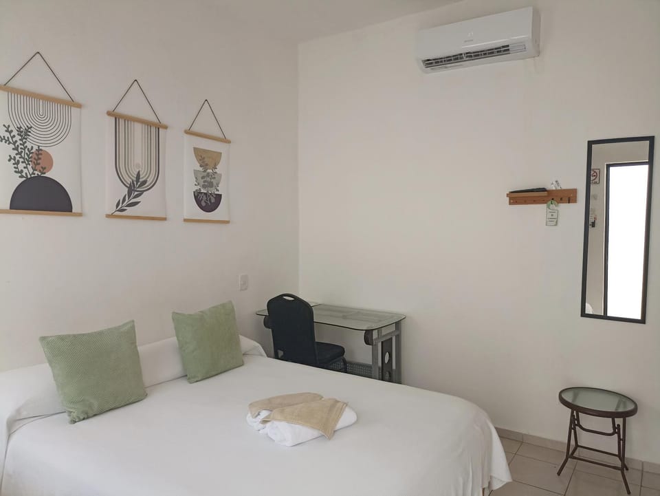 Bed, Photo of the whole room, Seating area, towels, air conditioner