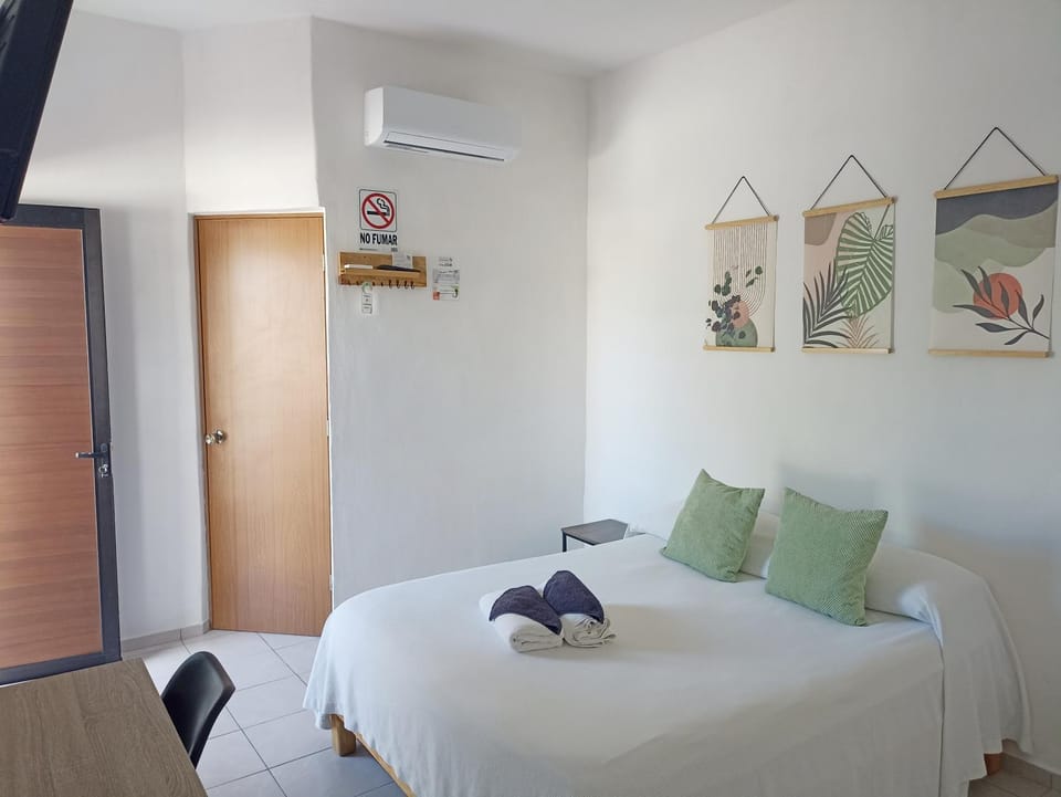 Bed, Photo of the whole room, towels, air conditioner