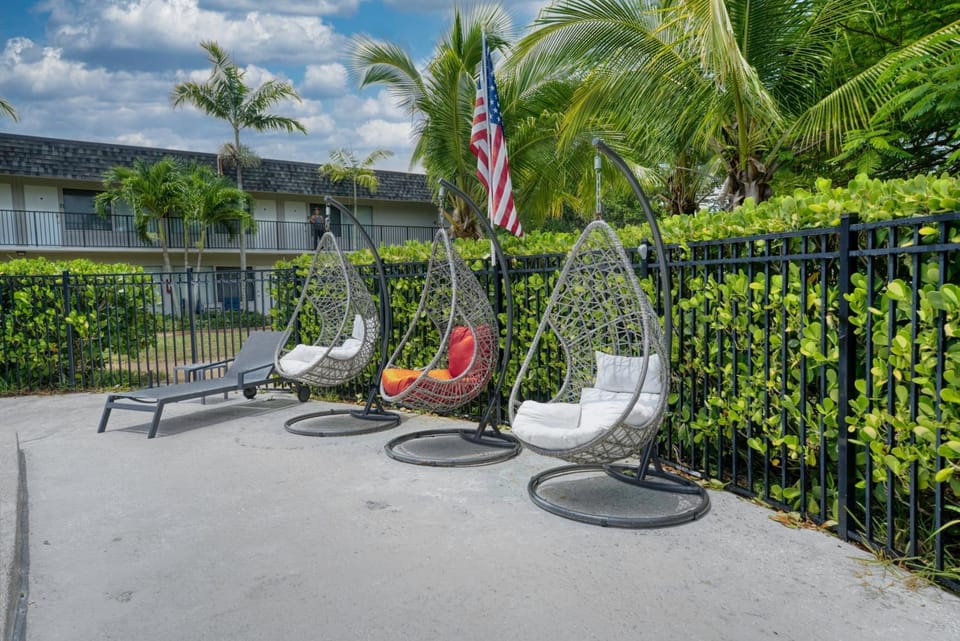 Property building, Swimming pool, Swimming pool, sunbed