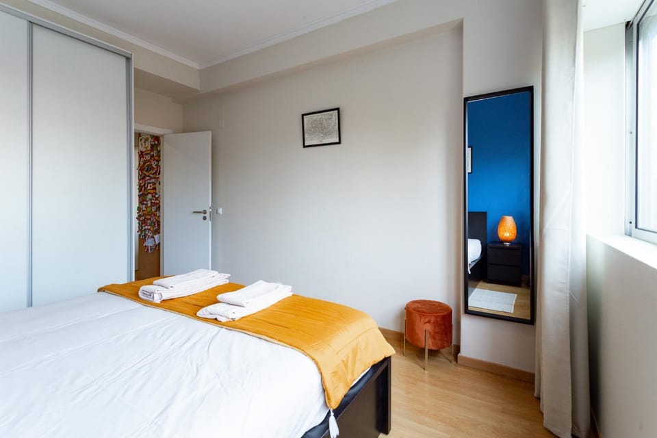 Photo of the whole room, Bedroom